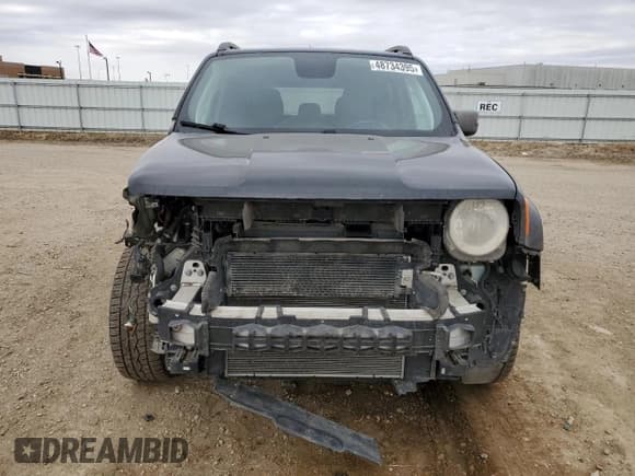 ✅ 2019 Jeep Renegade Limited • VIN: ZACNJBD10KPK28849 • Lot: 48734395. Wystawiony na Copart z przebiegiem 105 754 mil. Bezpłatny archiwum sprzedaży aukcyjnych z USA i szczegółowy raport historii pojazdu na DreamBid. Zdjęcie 5.