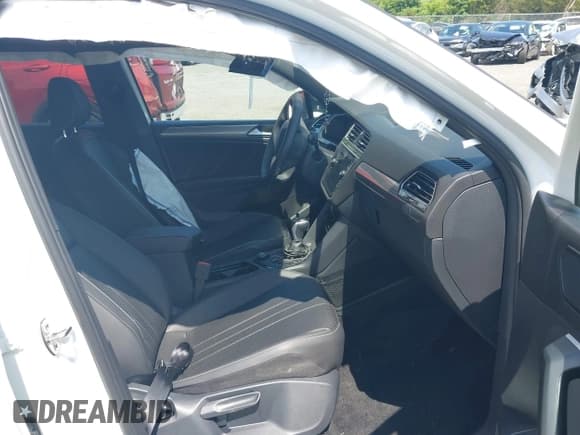 ✅ 2024 Volkswagen Tiguan SE R-Line Black • VIN: 3VV8B7AX6RM058451 • Lot: 42562255. Wystawiony na IAAI z przebiegiem 14 890 mil. Bezpłatny archiwum sprzedaży aukcyjnych z USA i szczegółowy raport historii pojazdu na DreamBid. Zdjęcie 5.