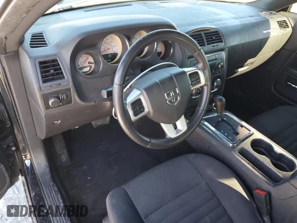 ✅ 2014 Dodge Challenger SXT Plus • VIN: 2C3CDYAG6EH208497 • Лот: 90819085. Опубликован ранее на Copart с пробегом 191 274 миль. Бесплатный доступ к архиву аукционных продаж из США и подробный отчёт об истории автомобиля на DreamBid. Изображение 8.