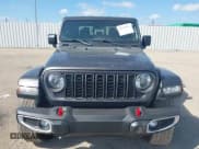 ✅ 2024 Jeep Gladiator Nighthawk • VIN: 1C6HJTAG5RL125589 • Lot: 43274114. Wystawiony na IAAI z przebiegiem 24 404 mil. Bezpłatny archiwum sprzedaży aukcyjnych z USA i szczegółowy raport historii pojazdu na DreamBid. Zdjęcie 12.