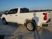 ✅ 2020 Chevrolet Silverado 1500 Custom • VIN: 1GCRWBEF9LZ281181 • Lot: 43327815. Wystawiony na Copart z przebiegiem 80 007 mil. Bezpłatny archiwum sprzedaży aukcyjnych z USA i szczegółowy raport historii pojazdu na DreamBid. Zdjęcie 2.