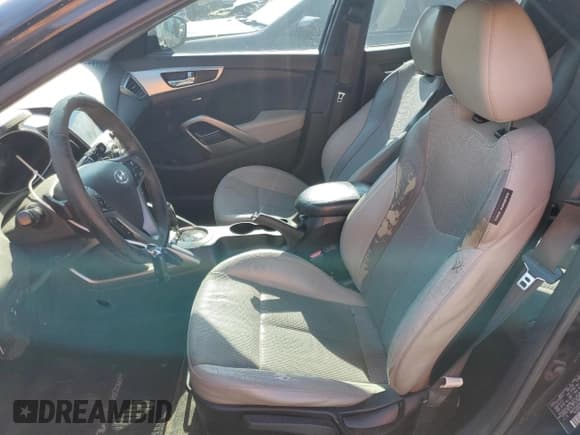 ✅ 2013 Hyundai Veloster w/Gray Int • VIN: KMHTC6AD3DU107580 • Lot: 77827544. Wystawiony na Copart z przebiegiem 176 893 mil. Bezpłatny archiwum sprzedaży aukcyjnych z USA i szczegółowy raport historii pojazdu na DreamBid. Zdjęcie 7.