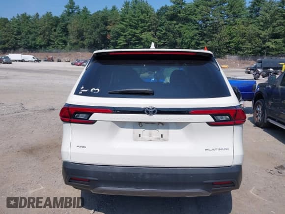 ✅ 2024 Toyota Highlander XLE • VIN: 5TDAAAB50RS019075 • Lot: 42746330. Wystawiony na IAAI z przebiegiem 70 523 mil. Bezpłatny archiwum sprzedaży aukcyjnych z USA i szczegółowy raport historii pojazdu na DreamBid. Zdjęcie 16.