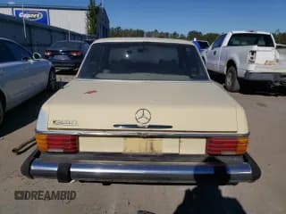 ✅ 1975 Mercedes-Benz 230 • VIN: 11501712038991 • Лот: 83866784. Опубликован ранее на Copart с пробегом 36 929 миль. Бесплатный доступ к архиву аукционных продаж из США и подробный отчёт об истории автомобиля на DreamBid. Изображение 6.