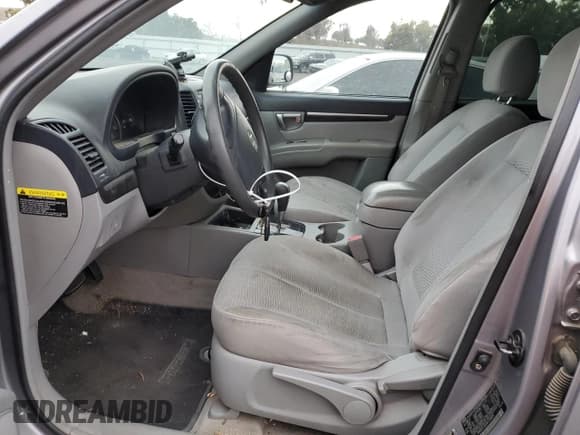 ✅ 2008 Hyundai Santa Fe GLS • VIN: 5NMSG13D28H158909 • Lot: 85132064. Listed on Copart with 299,144 mi. Free auction sales archive from the USA and detailed vehicle history report at DreamBid. Image 7.