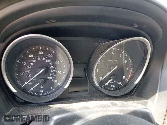 ✅ 2010 BMW Z4 sDrive30i • VIN: WBALM5C57AE162215 • Lot: 49708785. Listed on Copart with Not provided. Free auction sales archive from the USA and detailed vehicle history report at DreamBid. Image 9.