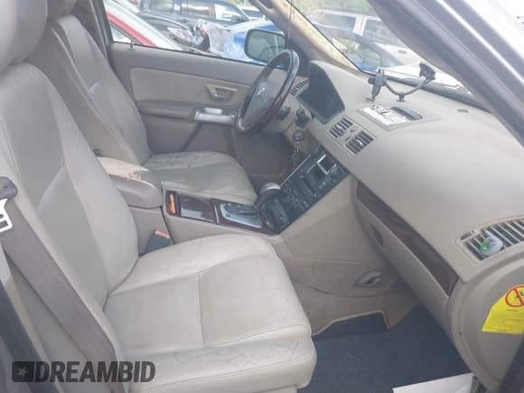 ✅ 2003 Volvo XC90 Twin • VIN: YV1CZ91H531020152 • Lot: 42295422. Listed on IAAI with 180,297 mi. Free auction sales archive from the USA and detailed vehicle history report at DreamBid. Image 5.