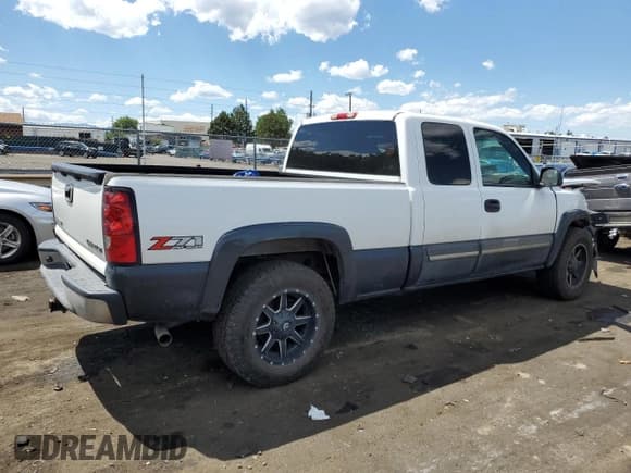 ✅ 2005 Chevrolet Silverado 1500 Z71 • VIN: 1GCEK19Z75Z266321 • Лот: 61169644. Опубликован ранее на Copart с пробегом 141 224 миль. Бесплатный доступ к архиву аукционных продаж из США и подробный отчёт об истории автомобиля на DreamBid. Изображение 3.