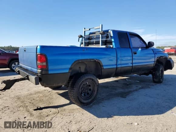 2000 Dodge 1500 с VIN 3B7HF13Z9YG148639, выставлен на аукционе Copart как лот 87698355 с пробегом 273 328 миль миль и Списание • Salvage title. История ставок и продаж доступна на DreamBid. Изображение 3.