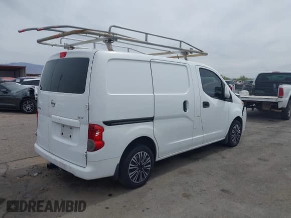 ✅ 2015 Nissan NV200 S • VIN: 3N6CM0KN3FK711846 • Lot: 42316718. Wystawiony na IAAI z przebiegiem 131 471 mil. Bezpłatny archiwum sprzedaży aukcyjnych z USA i szczegółowy raport historii pojazdu na DreamBid. Zdjęcie 4.