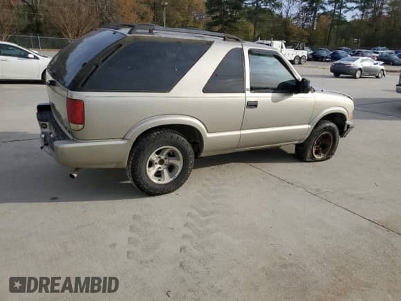 2003 Chevrolet Blazer LS с VIN 1GNCS18X03K119875, выставлен на аукционе Copart как лот 84058504 с пробегом Не указан миль и Списание • Salvage title. История ставок и продаж доступна на DreamBid. Изображение 3.