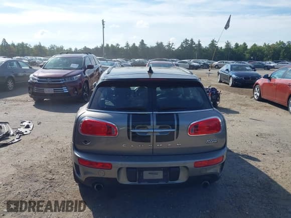 ✅ 2017 MINI Clubman Cooper S • VIN: WMWLU5C51H2C45914 • Lot: 43225299. Listed on IAAI with 83,221 mi. Free auction sales archive from the USA and detailed vehicle history report at DreamBid. Image 17.