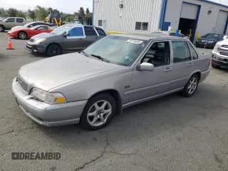 ✅ 1998 Volvo S70 • VIN: YV1LS5675W2504785 • Lot: 59796505. Wystawiony na Copart z przebiegiem 168 178 mil. Bezpłatny archiwum sprzedaży aukcyjnych z USA i szczegółowy raport historii pojazdu na DreamBid. Zdjęcie 1.