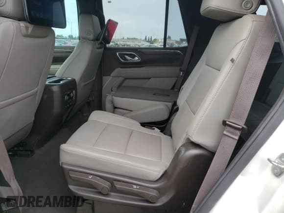 ✅ 2023 Chevrolet Tahoe Z71 • VIN: 1GNSKPKDXPR542392 • Lot: 89528415. Wystawiony na Copart z przebiegiem 31 544 mil. Bezpłatny archiwum sprzedaży aukcyjnych z USA i szczegółowy raport historii pojazdu na DreamBid. Zdjęcie 11.