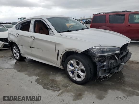 ✅ 2015 BMW X6 M • VIN: 5YMKW8C57F0G93729 • Lot: 53680365. Wystawiony na Copart z przebiegiem 76 868 mil. Bezpłatny archiwum sprzedaży aukcyjnych z USA i szczegółowy raport historii pojazdu na DreamBid. Zdjęcie 4.