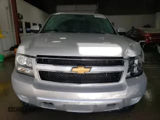 ✅ 2014 Chevrolet Suburban LT • VIN: 1GNSKJE78ER222830 • Lot: 74777974. Wystawiony na Copart z przebiegiem 155 843 mil. Bezpłatny archiwum sprzedaży aukcyjnych z USA i szczegółowy raport historii pojazdu na DreamBid. Zdjęcie 5.