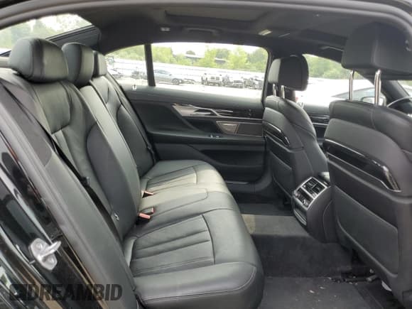 ✅ 2019 BMW 7 Series 740i xDrive • VIN: WBA7E4C5XKGV70108 • Lot: 67403785. Listed on Copart with 62,574 mi. Free auction sales archive from the USA and detailed vehicle history report at DreamBid. Image 10.