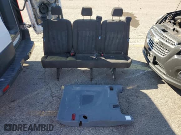 ✅ 2015 Ford Transit XL • VIN: 1FMZK1YM2FKA84961 • Lot: 70116155. Wystawiony na Copart z przebiegiem 478 410 mil. Bezpłatny archiwum sprzedaży aukcyjnych z USA i szczegółowy raport historii pojazdu na DreamBid. Zdjęcie 13.