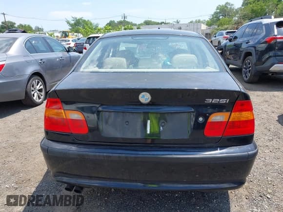 ✅ 2004 BMW 3 Series 325i • VIN: WBAET37484NJ95990 • Lot: 42779657. Listed on IAAI with 188,022 mi. Free auction sales archive from the USA and detailed vehicle history report at DreamBid. Image 16.