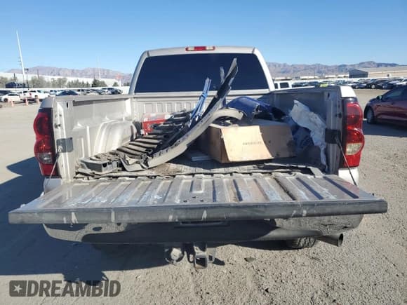 ✅ 2006 Chevrolet Silverado 2500HD LT2 • VIN: 1GCHK23D46F200540 • Lot: 47072885. Wystawiony na Copart z przebiegiem 160 542 mil. Bezpłatny archiwum sprzedaży aukcyjnych z USA i szczegółowy raport historii pojazdu na DreamBid. Zdjęcie 6.