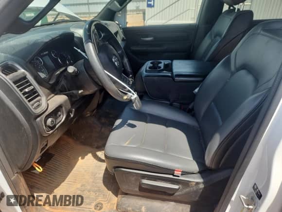 2023 Ram 1500 Tradesman z VIN 1C6RRENT4PN592651, wystawiony jako Copart lot #65405355 z przebiegiem 53 443 mil mil oraz Szkoda całkowita • Salvage title. Historia ofert i sprzedaży dostępna na DreamBid. Obrazek 7.