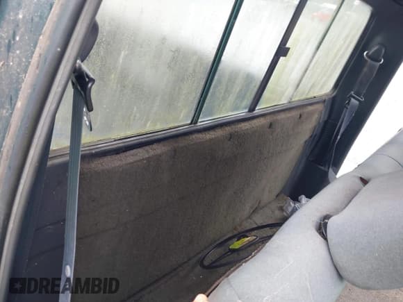 ✅ 1992 Ford F-150 • VIN: 1FTEF15Y6NNB01546 • Lot: 42904958. Wystawiony na IAAI z przebiegiem 178 250 mil. Bezpłatny archiwum sprzedaży aukcyjnych z USA i szczegółowy raport historii pojazdu na DreamBid. Zdjęcie 8.