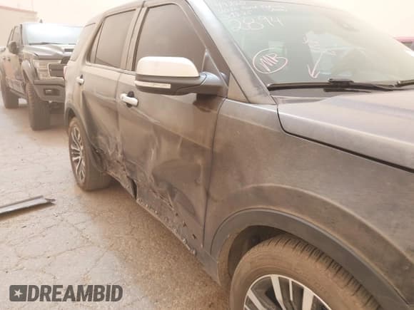 ✅ 2016 Ford Explorer Platinum • VIN: 1FM5K8HT0GGD12894 • Lot: 41801977. Wystawiony na IAAI z przebiegiem 177 054 mil. Bezpłatny archiwum sprzedaży aukcyjnych z USA i szczegółowy raport historii pojazdu na DreamBid. Zdjęcie 6.