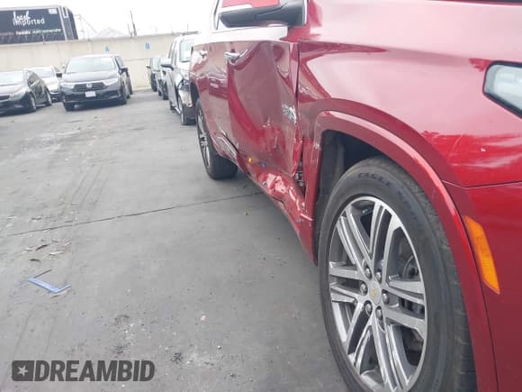 ✅ 2023 Chevrolet Traverse High Country • VIN: 1GNEVNKW9PJ242335 • Lot: 42415467. Wystawiony na IAAI z przebiegiem 25 855 mil. Bezpłatny archiwum sprzedaży aukcyjnych z USA i szczegółowy raport historii pojazdu na DreamBid. Zdjęcie 6.