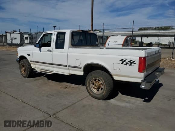 ✅ 1996 Ford F-250 • VIN: 1FTHX26G1TEA00949 • Lot: 66054365. Wystawiony na Copart z przebiegiem Nie podano. Bezpłatny archiwum sprzedaży aukcyjnych z USA i szczegółowy raport historii pojazdu na DreamBid. Zdjęcie 2.