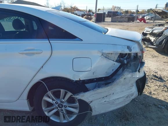 ✅ 2011 Hyundai Sonata GLS • VIN: 5NPEB4AC4BH065973 • Лот: 43568773. Опубликован ранее на IAAI с пробегом 253 353 миль. Бесплатный доступ к архиву аукционных продаж из США и подробный отчёт об истории автомобиля на DreamBid. Изображение 6.