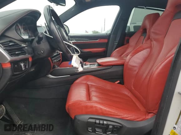 ✅ 2016 BMW X6 M • VIN: 5YMKW8C51G0R43092 • Lot: 90466835. Wystawiony na Copart z przebiegiem 64 509 mil. Bezpłatny archiwum sprzedaży aukcyjnych z USA i szczegółowy raport historii pojazdu na DreamBid. Zdjęcie 7.