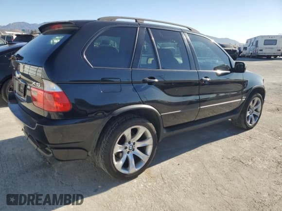 ✅ 2005 BMW X5 4.8is • VIN: 5UXFA93505LE83127 • Лот: 81653374. Опубликован ранее на Copart с пробегом 148 054 миль. Бесплатный доступ к архиву аукционных продаж из США и подробный отчёт об истории автомобиля на DreamBid. Изображение 3.
