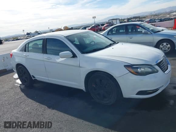 ✅ 2013 Chrysler 200 Touring • VIN: 1C3CCBBB5DN571088 • Lot: 43689720. Listed on IAAI with 134,451 mi. Free auction sales archive from the USA and detailed vehicle history report at DreamBid. Image 6.