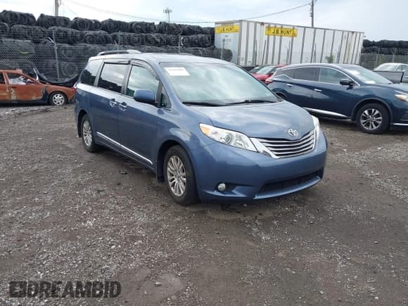✅ 2017 Toyota Sienna XLE • VIN: 5TDYZ3DC2HS868749 • Lot: 43219164. Listed on IAAI with 134,116 mi. Free auction sales archive from the USA and detailed vehicle history report at DreamBid. Image 1.