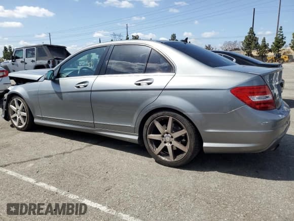 ✅ 2013 Mercedes-Benz C 250 Sport • VIN: WDDGF4HB5DR258385 • Lot: 51808895. Wystawiony na Copart z przebiegiem 139 208 mil. Bezpłatny archiwum sprzedaży aukcyjnych z USA i szczegółowy raport historii pojazdu na DreamBid. Zdjęcie 2.