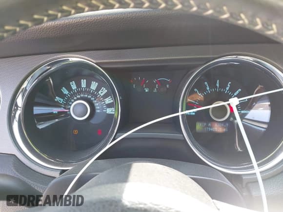 ✅ 2013 Ford Mustang V6 • VIN: 1ZVBP8AM4D5228853 • Lot: 43204505. Wystawiony na IAAI z przebiegiem 179 405 mil. Bezpłatny archiwum sprzedaży aukcyjnych z USA i szczegółowy raport historii pojazdu na DreamBid. Zdjęcie 7.