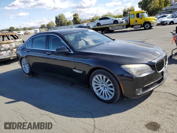 ✅ 2012 BMW 7 Series 750Li • VIN: WBAKB8C54CDX21005 • Lot: 84259845. Wystawiony na Copart z przebiegiem 90 004 mil. Bezpłatny archiwum sprzedaży aukcyjnych z USA i szczegółowy raport historii pojazdu na DreamBid. Zdjęcie 4.