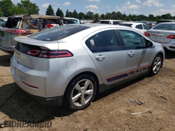 ✅ 2013 Chevrolet Volt • VIN: 1G1RA6E48DU143126 • Lot: 55509364. Wystawiony na Copart z przebiegiem 101 926 mil. Bezpłatny archiwum sprzedaży aukcyjnych z USA i szczegółowy raport historii pojazdu na DreamBid. Zdjęcie 3.