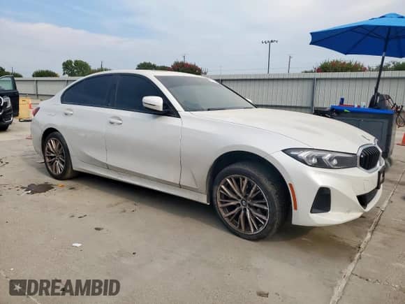 2023 BMW 3 Series 330i xDrive z VIN 3MW89FF01P8D57221, wystawiony jako Copart lot #71742965 z przebiegiem 44 395 mil mil oraz Szkoda całkowita • Salvage title. Historia ofert i sprzedaży dostępna na DreamBid. Obrazek 4.