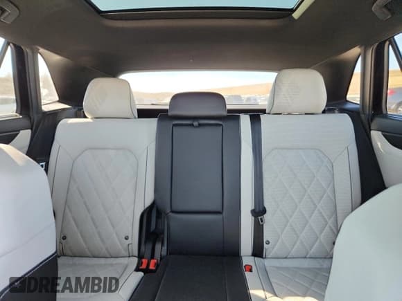 ✅ 2025 Volkswagen Atlas SEL Premium R-Line • VIN: 1V2FE2CA2SC202561 • Lot: 92491325. Wystawiony na Copart z przebiegiem 6 905 mil. Bezpłatny archiwum sprzedaży aukcyjnych z USA i szczegółowy raport historii pojazdu na DreamBid. Zdjęcie 10.