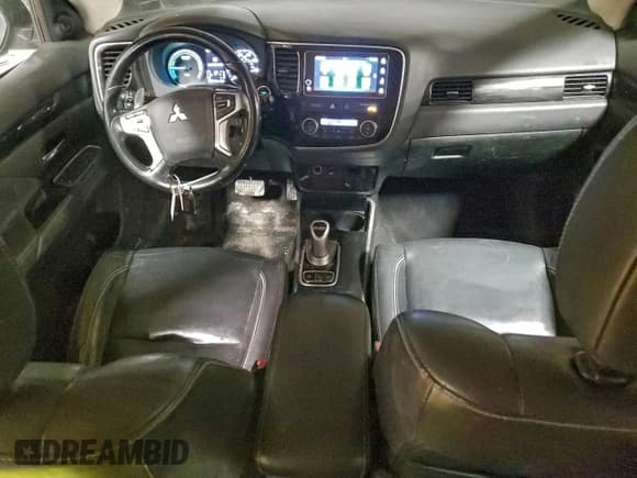 ✅ 2018 Mitsubishi Outlander SEL • VIN: JA4J24A5XJZ050542 • Lot: 96151255. Listed on Copart with 286,421 mi. Free auction sales archive from the USA and detailed vehicle history report at DreamBid. Image 8.
