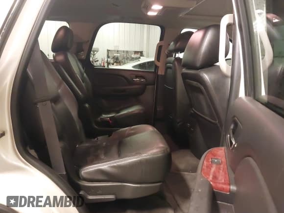 ✅ 2012 Chevrolet Tahoe LTZ • VIN: 1GNSKCE07CR227674 • Lot: 42166732. Listed on IAAI with 204,171 mi. Free auction sales archive from the USA and detailed vehicle history report at DreamBid. Image 8.
