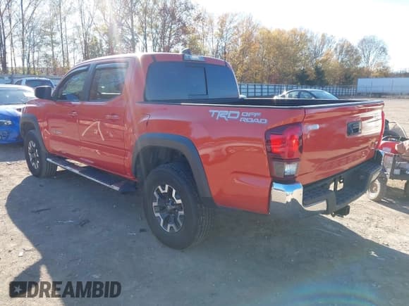 ✅ 2018 Toyota Tacoma TRD Sport • VIN: 3TMAZ5CN9JM060159 • Lot: 43674984. Listed on IAAI with 70,613 mi. Free auction sales archive from the USA and detailed vehicle history report at DreamBid. Image 3.