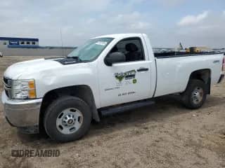 2013 Chevrolet Silverado 2500HD Work Truck z VIN 1GC0KVCG1DF176641, wystawiony jako Copart lot #57425785 z przebiegiem 195 846 mil mil oraz Szkoda całkowita • Salvage title. Historia ofert i sprzedaży dostępna na DreamBid. Obrazek 1.