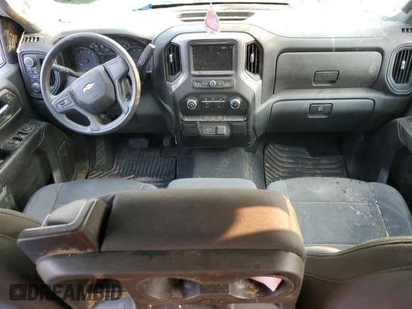 ✅ 2019 Chevrolet Silverado 1500 Custom • VIN: 1GCRYBEH7KZ413798 • Lot: 63088314. Wystawiony na Copart z przebiegiem 53 626 mil. Bezpłatny archiwum sprzedaży aukcyjnych z USA i szczegółowy raport historii pojazdu na DreamBid. Zdjęcie 8.