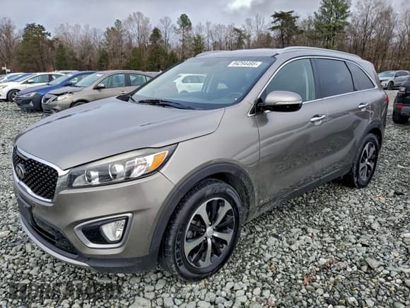 ✅ 2016 Kia Sorento EX • VIN: 5XYPHDA15GG031240 • Лот: 94294495. Опубликован ранее на Copart с пробегом 120 279 миль. Бесплатный доступ к архиву аукционных продаж из США и подробный отчёт об истории автомобиля на DreamBid. Изображение 1.