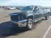 2008 Chevrolet Silverado 3500HD SRW LTZ с VIN 1GCHK33648F175777, выставлен на аукционе IAAI как лот 40854741 с пробегом 240 445 миль миль и . История ставок и продаж доступна на DreamBid. Изображение 2.