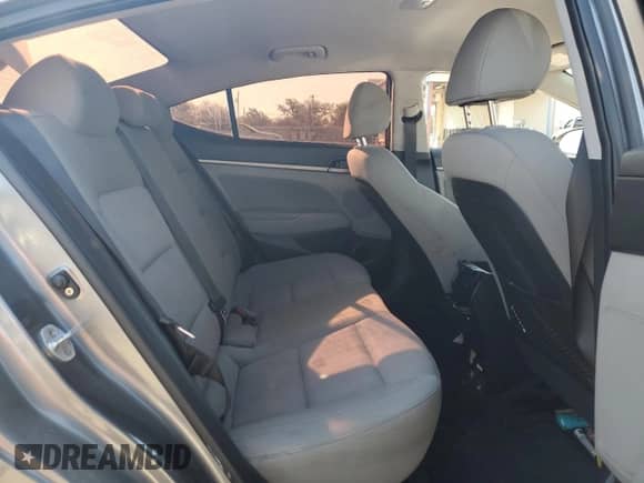 ✅ 2017 Hyundai Elantra SE • VIN: KMHD84LF3HU176302 • Lot: 86687565. Wystawiony na Copart z przebiegiem 116 102 mil mil. Skorzystaj z bezpłatnego archiwum sprzedaży aukcyjnych z USA i zobacz szczegółowy raport historii pojazdu na DreamBid. Zdjęcie 10.