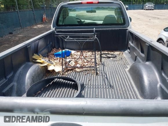 ✅ 2004 Ford F-150 XL • VIN: 2FTRF17264CA40293 • Lot: 42771784. Listed on IAAI with 248,000 mi. Free auction sales archive from the USA and detailed vehicle history report at DreamBid. Image 8.