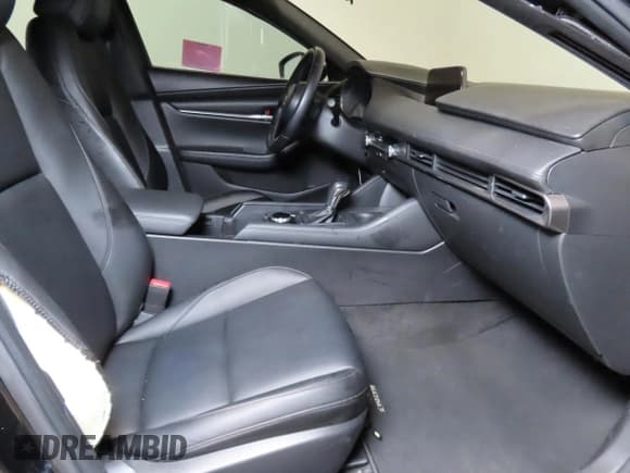 ✅ 2021 Mazda 3 Select • VIN: JM1BPAKL7M1336164 • Лот: 84984585. Опубликован ранее на Copart с пробегом Не указан. Бесплатный доступ к архиву аукционных продаж из США и подробный отчёт об истории автомобиля на DreamBid. Изображение 5.